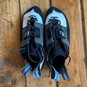 La Sportiva Katanas womens 40.5 Brand New